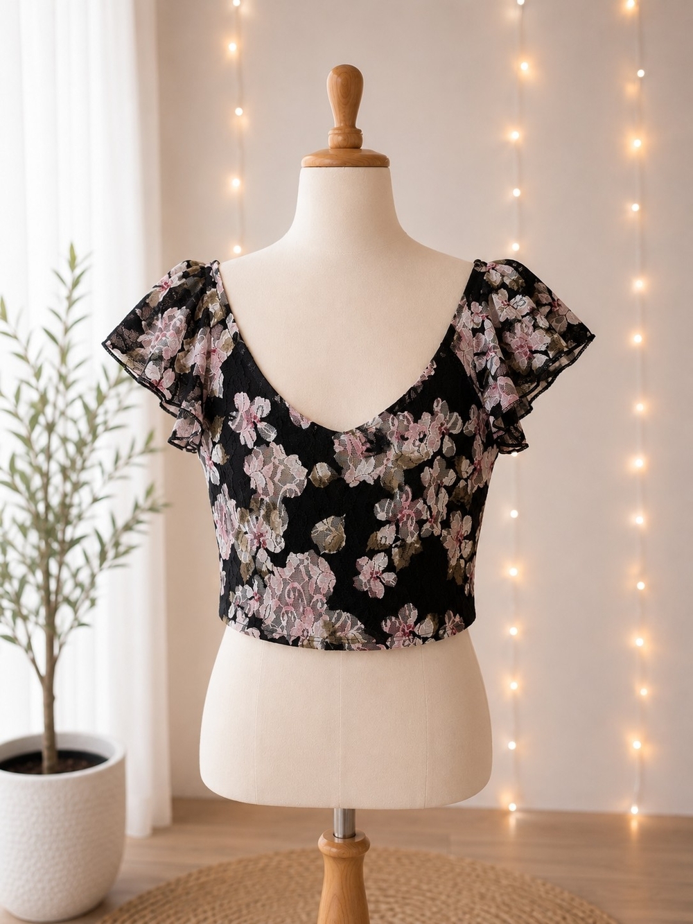 Charlotte Russe Black Floral Flutter Sleeve Crop Top